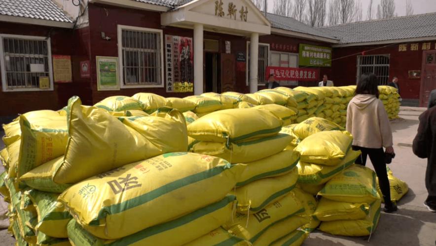 隆德县与宁夏厚生记食品有限公司举行蚕豆订单种植签约暨化肥捐赠仪式